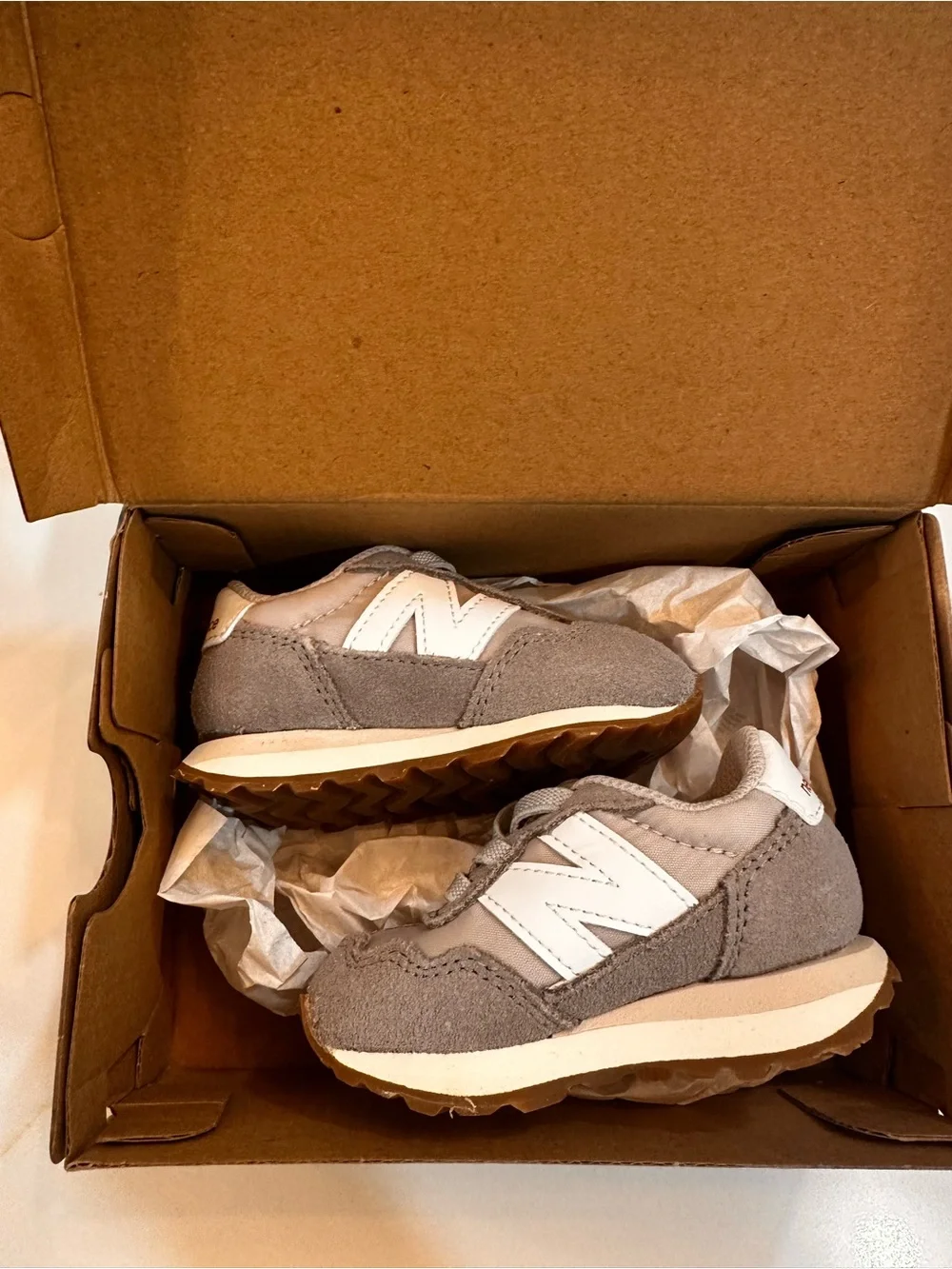 New Balance 237 Bungee Infants Size 3 Gray Beige Slip On Sneakers Shoe With Box